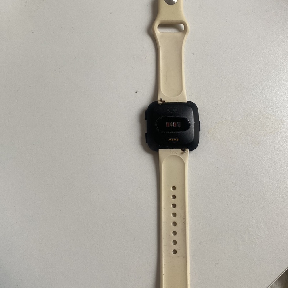 Fitbit Versa - Picture 2 of 2